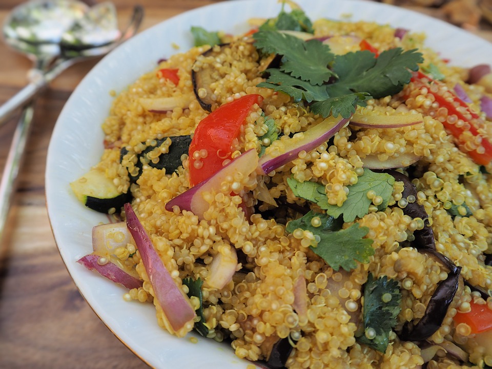 Salada de Quinoa fácil e prática